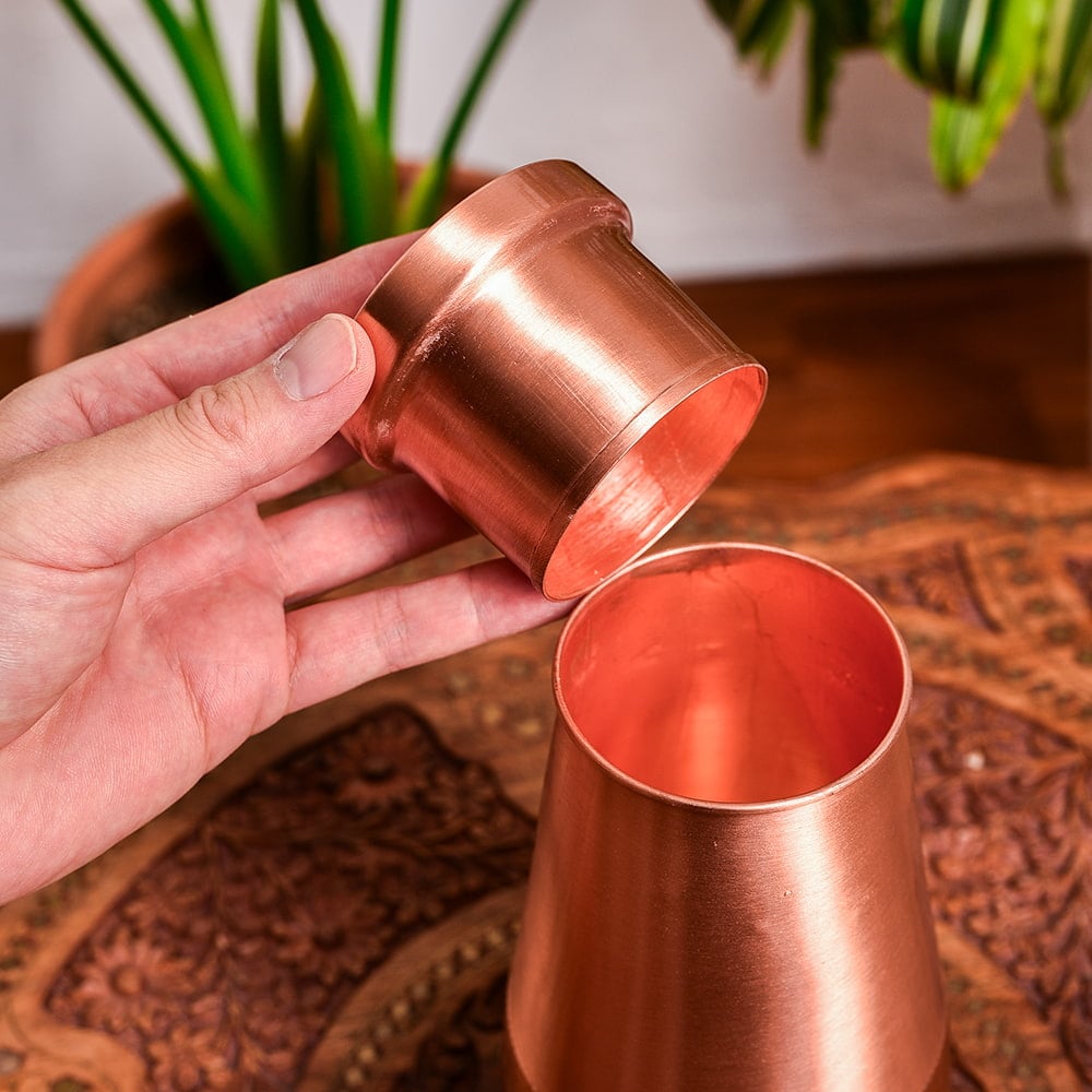 アーユルヴェーダ 高級銅製コップ付き水差し 槌目仕上げが美しい
