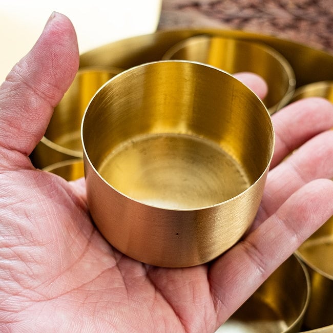 重厚な真鍮製 スパイスボックス マサラ ダバ 直径21cm の通販[送料無料