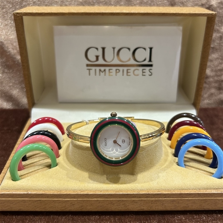 VINTAGE GUCCI】コーデに合わせて文字盤の縁を変える事ができるVINTAGE