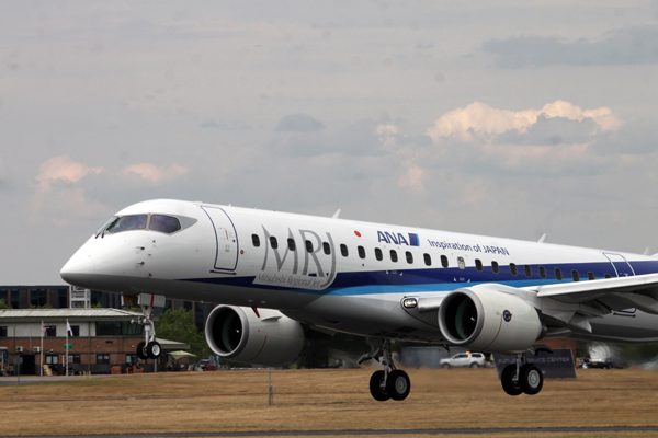 1/100 MRJ90 三菱航空機 飛行試験機初号機 MR11009 初飛行記念 1/100