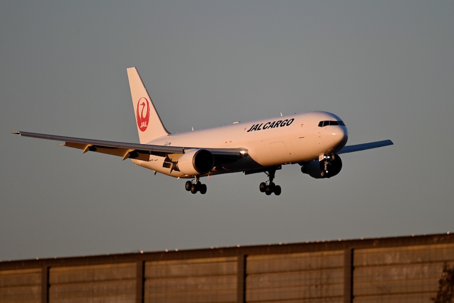 航空機・ヘリコプター JALCargo B767-300ER JA653J 航空機