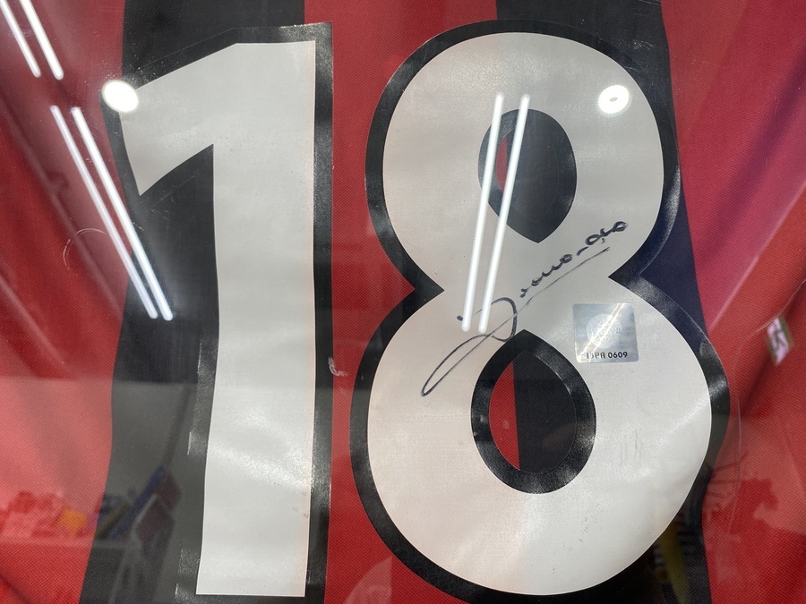 レオ様、ロベルト・バッジョのサイン入りユニフォームが入荷いたしまし