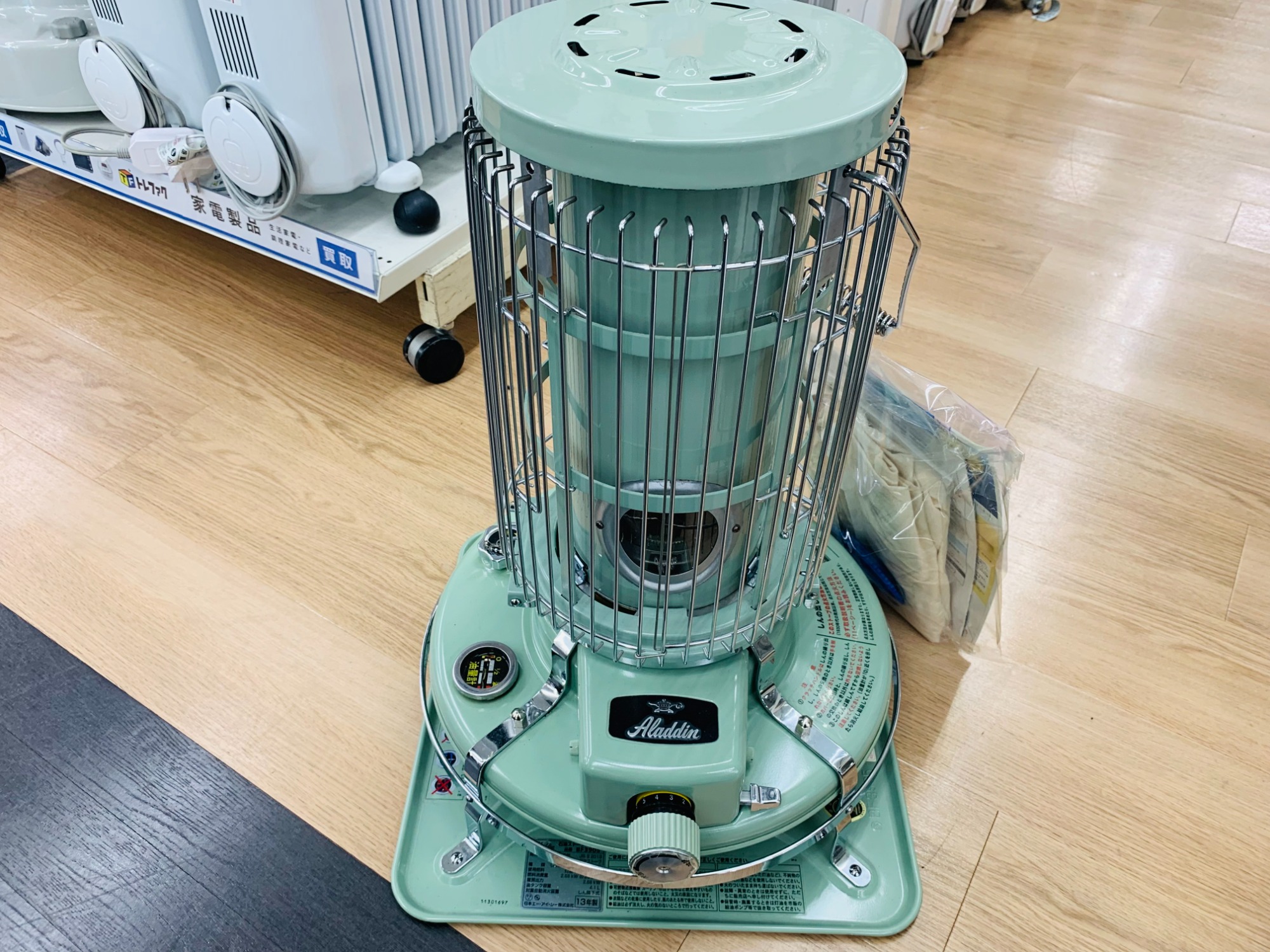 アラジン 石油ストーブ BF3905 2012年製 アラジン石油ストーブBF3905中古