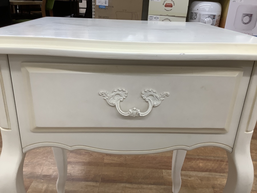 LAURA ASHLEY(ローラ アシュレイ) サイドテーブルを買取入荷！【川崎