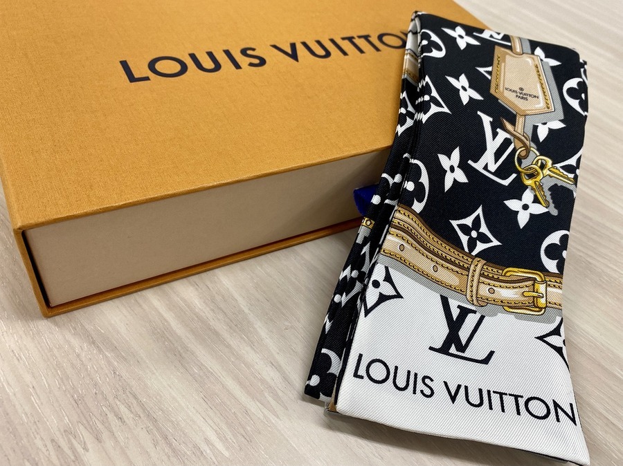 スマホで購入】LOUIS VUITTON(ルイヴィトン)のスカーフをご紹介