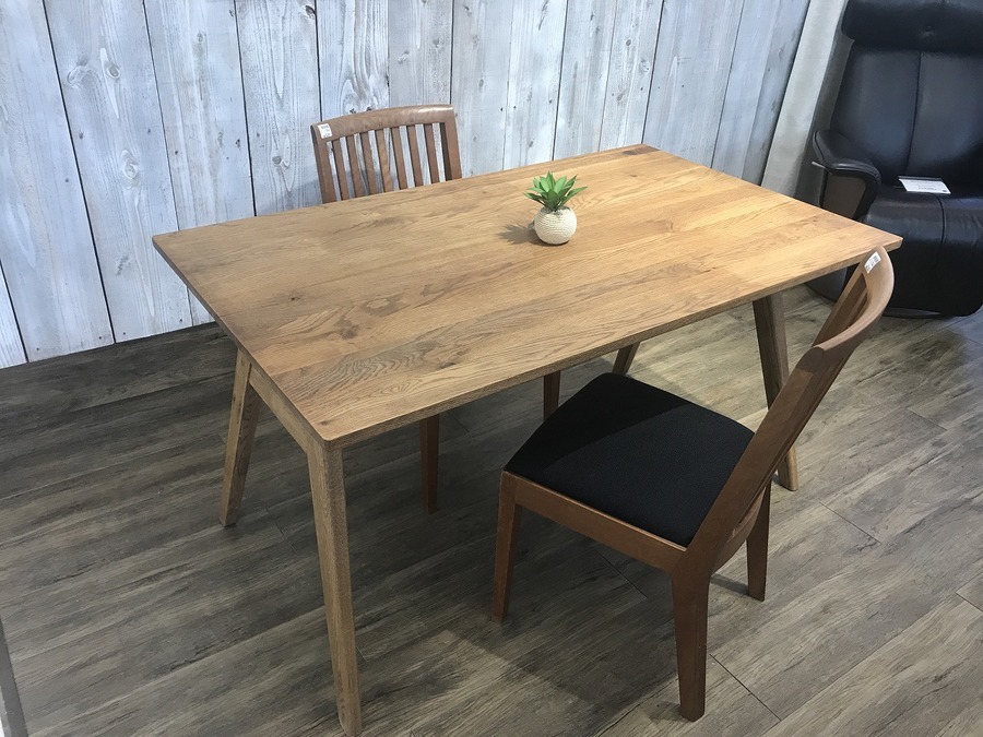 unico（ウニコ）】木目がきれいなダイニングテーブル（ADDAY W135）が