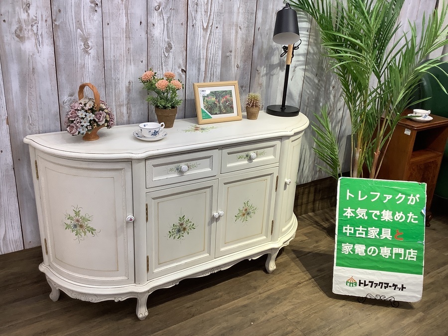 姫系家具】エレガントなロココ調デザインのキャビネットが入荷しました