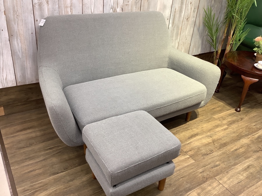 unico（ウニコ）】レトロモダンで北欧テイストなオットマン付ソファ