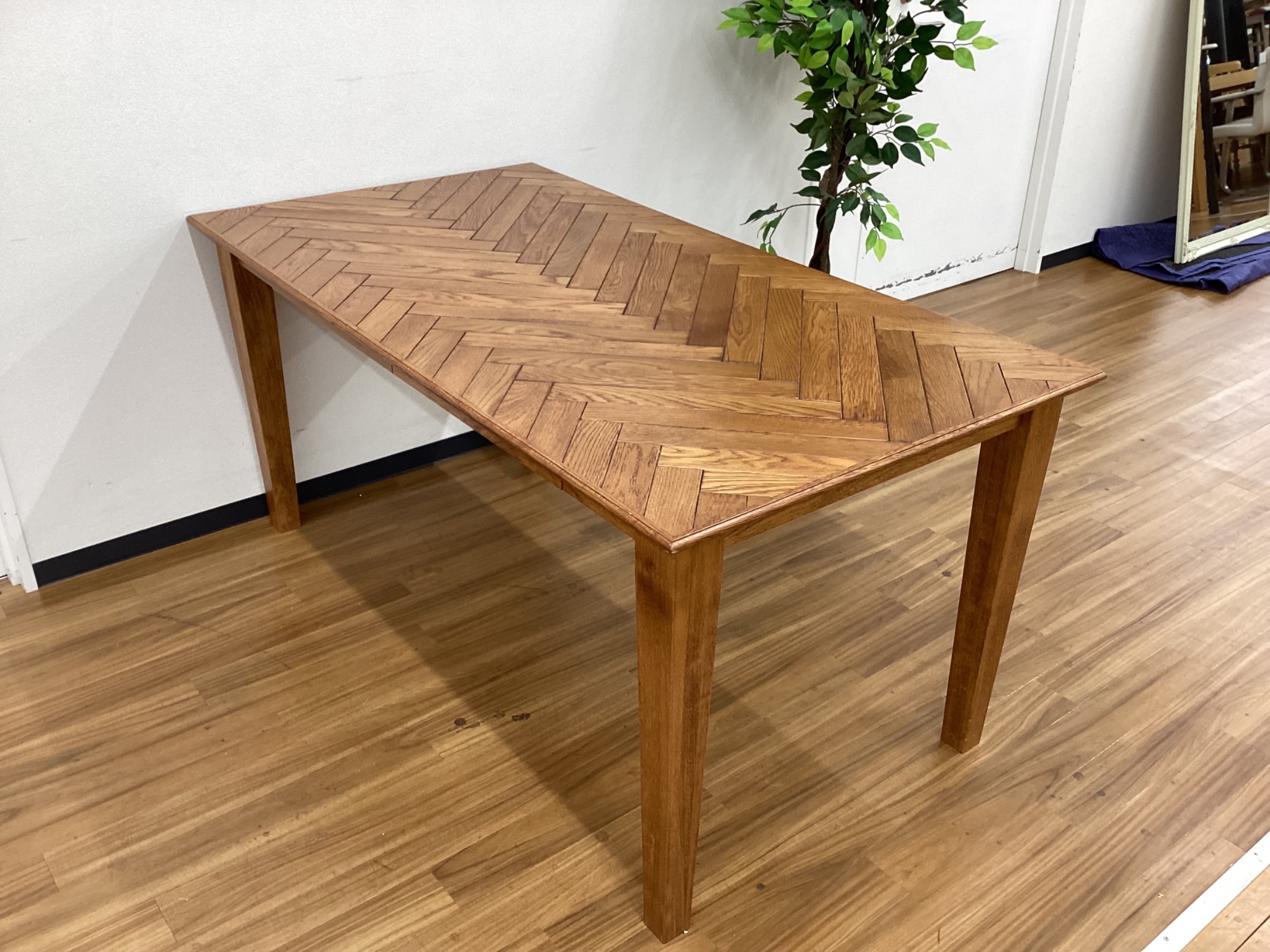 ACME Furniture（アクメファニチャー）】オーク材を使用した