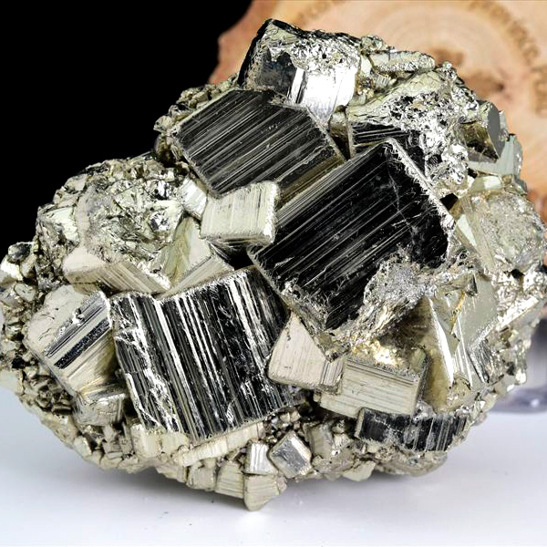 パイライト 黄鉄鉱 ペルー・ラクラカンチャ鉱山産｜希少産地