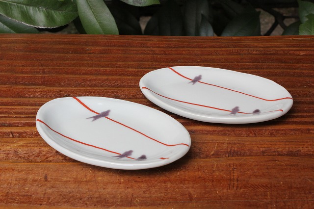 石川県白山市で作陶されている日下華子作の電線につばめ楕円豆皿