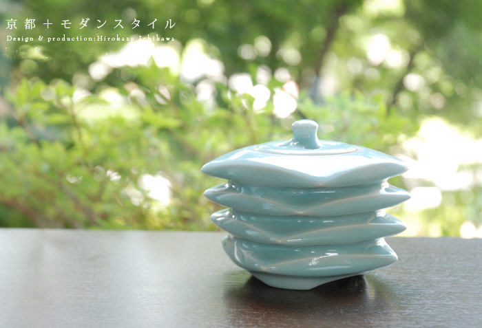 青白磁香炉 （木箱付） 作家「市川博一」