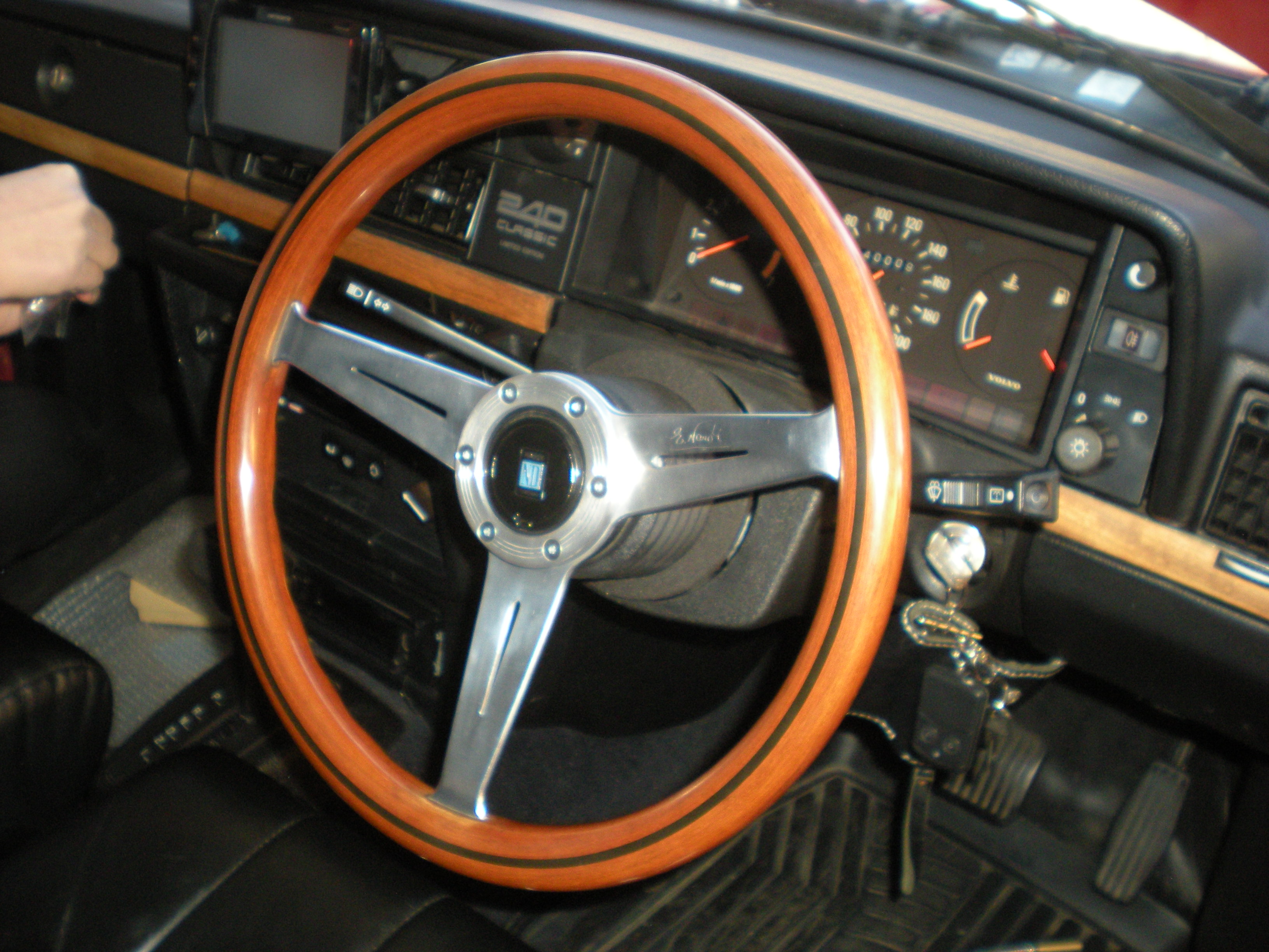 ボルボ240 ステアリング交換 | ボルボ240の整備、販売、修理