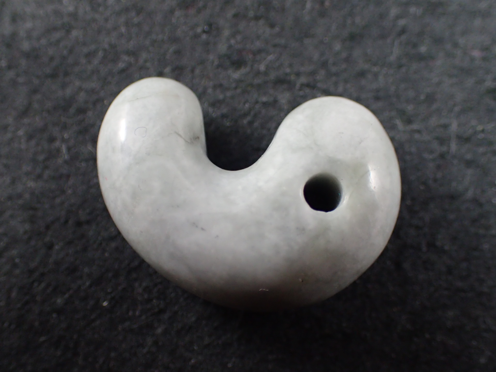 最高品質若桜翡翠(Wakasa Jadeite) 勾玉 鳥取八頭郡若桜町角谷 産 ｜石