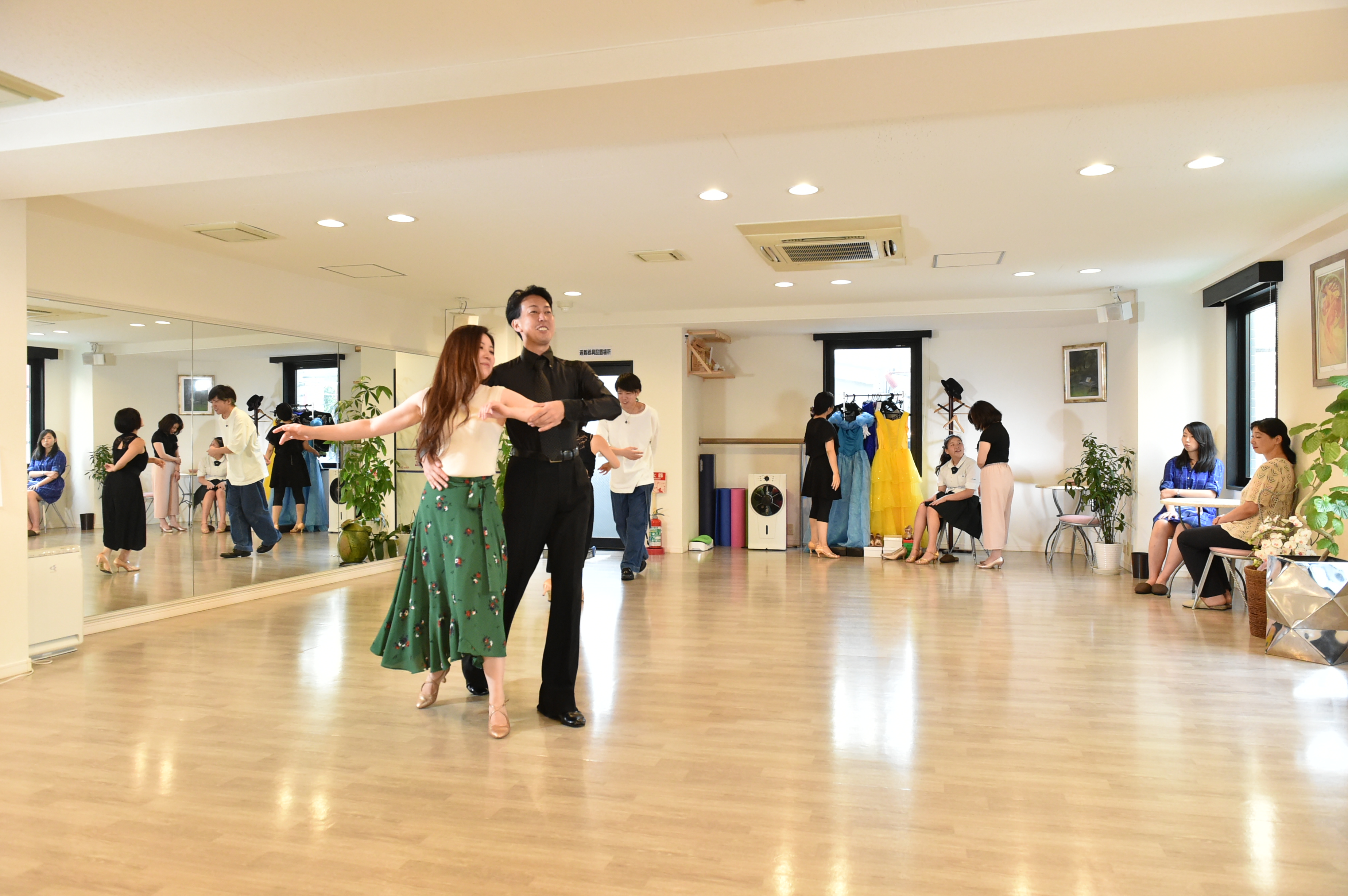 横浜 社交ダンス ヨガ オガワダンススタジオ