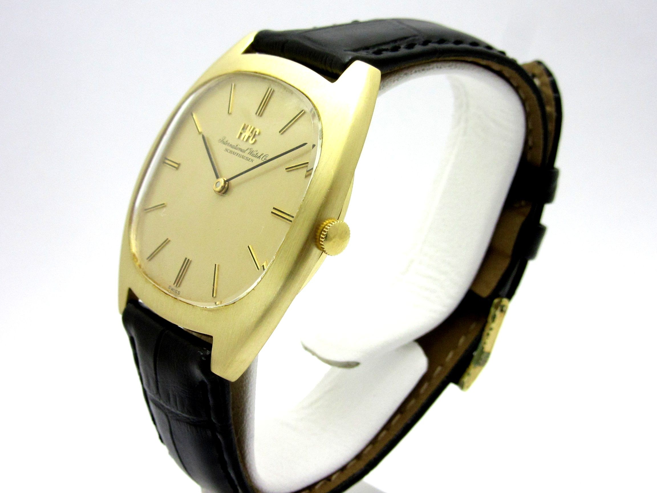 IWC (International Watch Company) ”K18YG無垢 手巻機械式ムーブCal