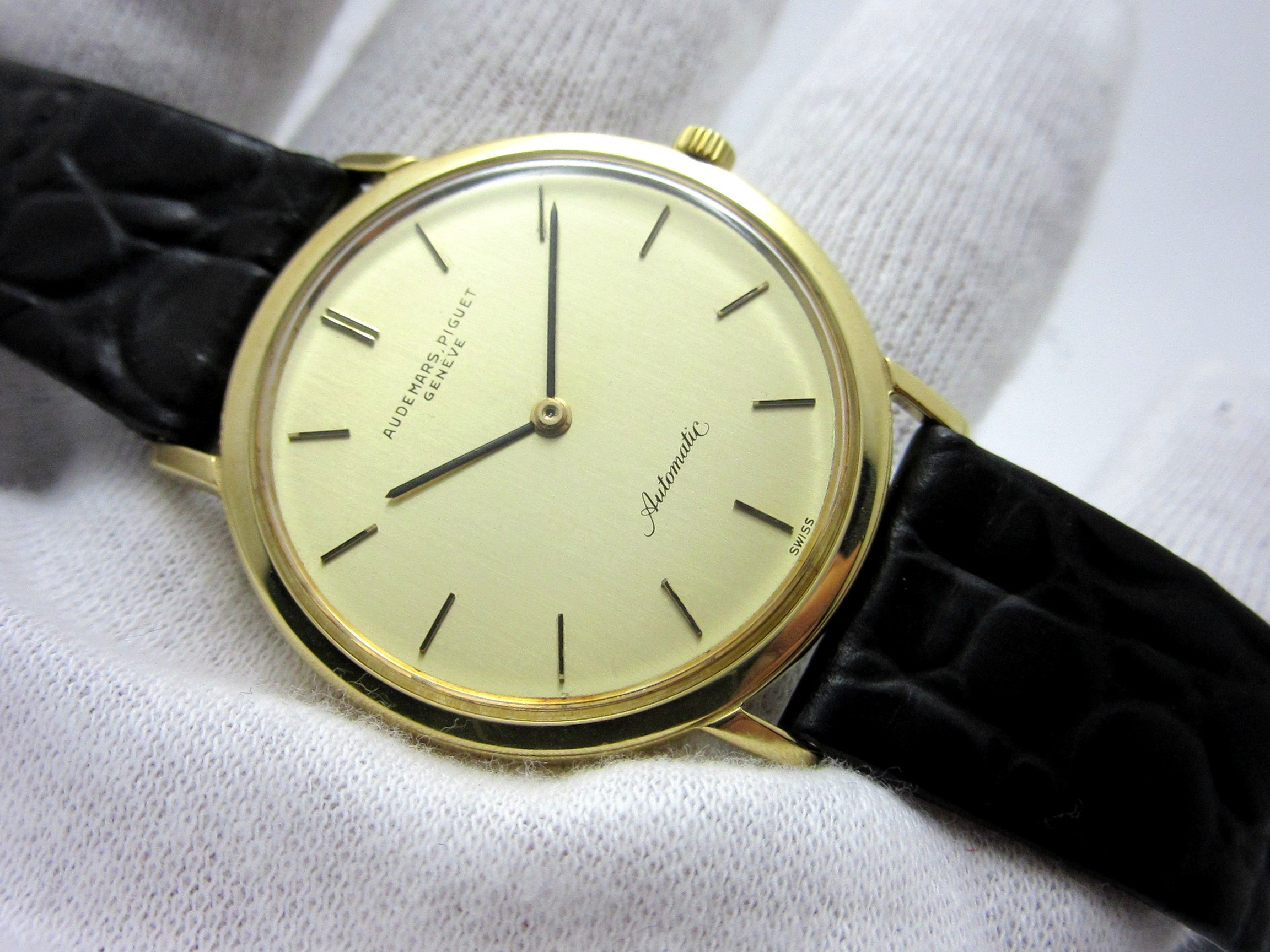 オーデマピゲ AUDEMARS PIGUET ”K18YG無垢製 2.4mmの極薄型ルクルト製