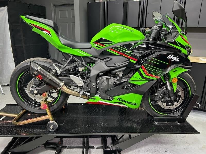 Akrapovic full system installed | Kawasaki ZX-4R Forum