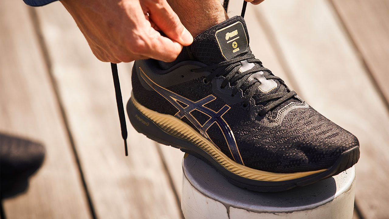 靴が「個人コーチ」に アシックスセンサー内蔵シューズの解析力：日経