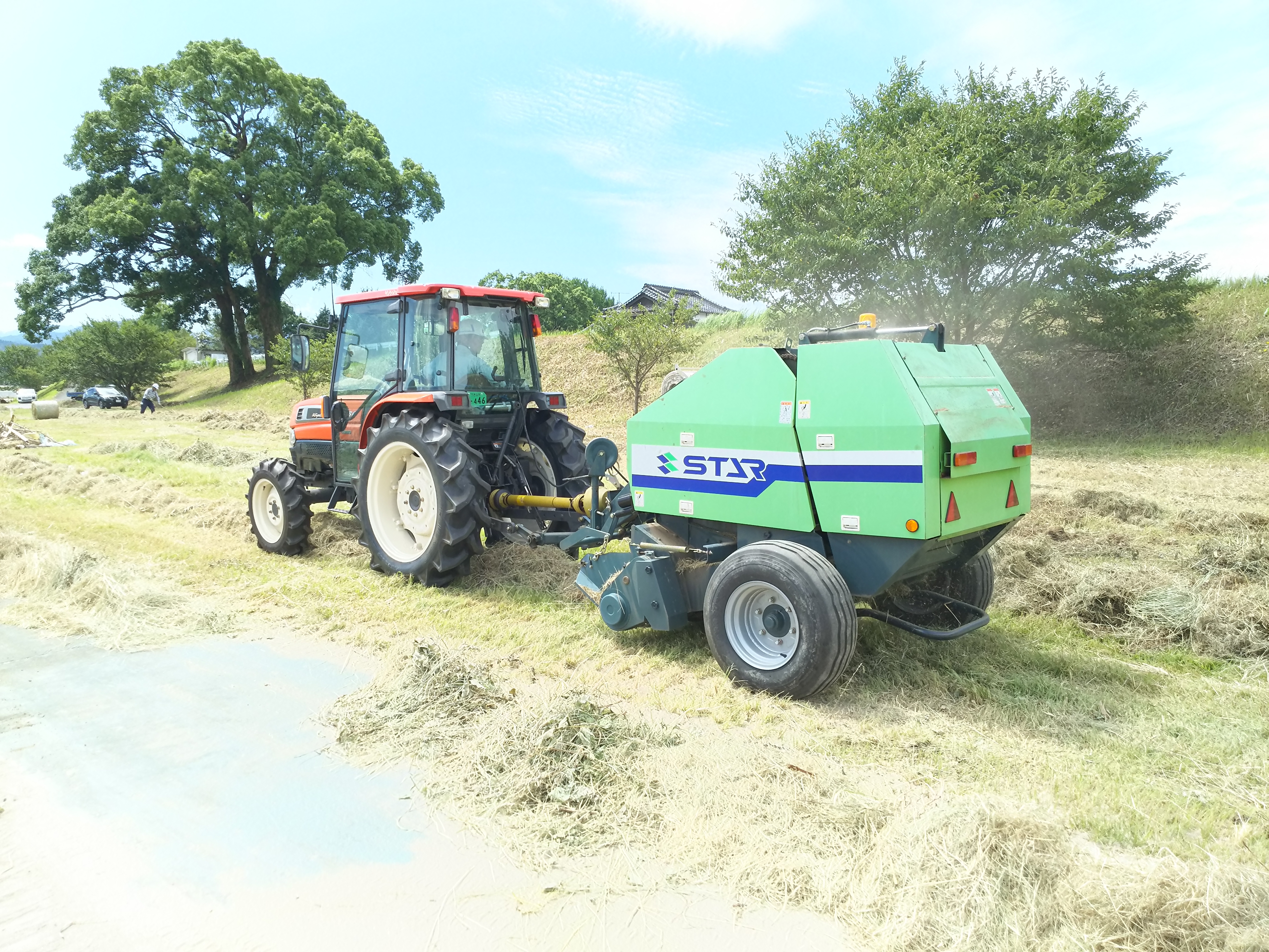 堤防除草工事 梱包機械導入 ｜ 山一建設工業株式会社