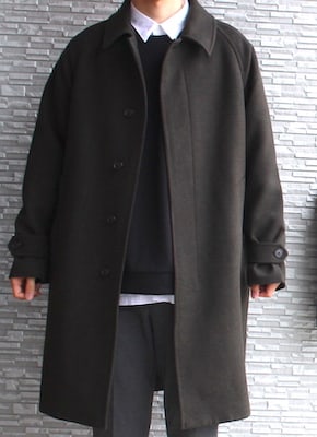 ユニクロのシングルブレストコートをレビュー。コーデしやすく質感