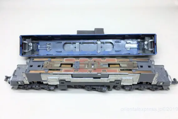 EF200 登場時塗装（2019年版）が入線です。KATO 3036-2 | NGaugeJP