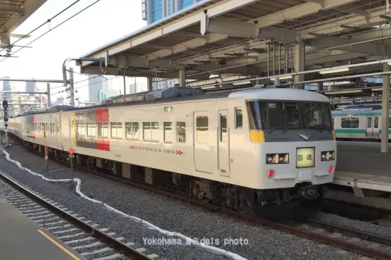 185系200番代（エクスプレス185）が入線しました。TOMIX 98756