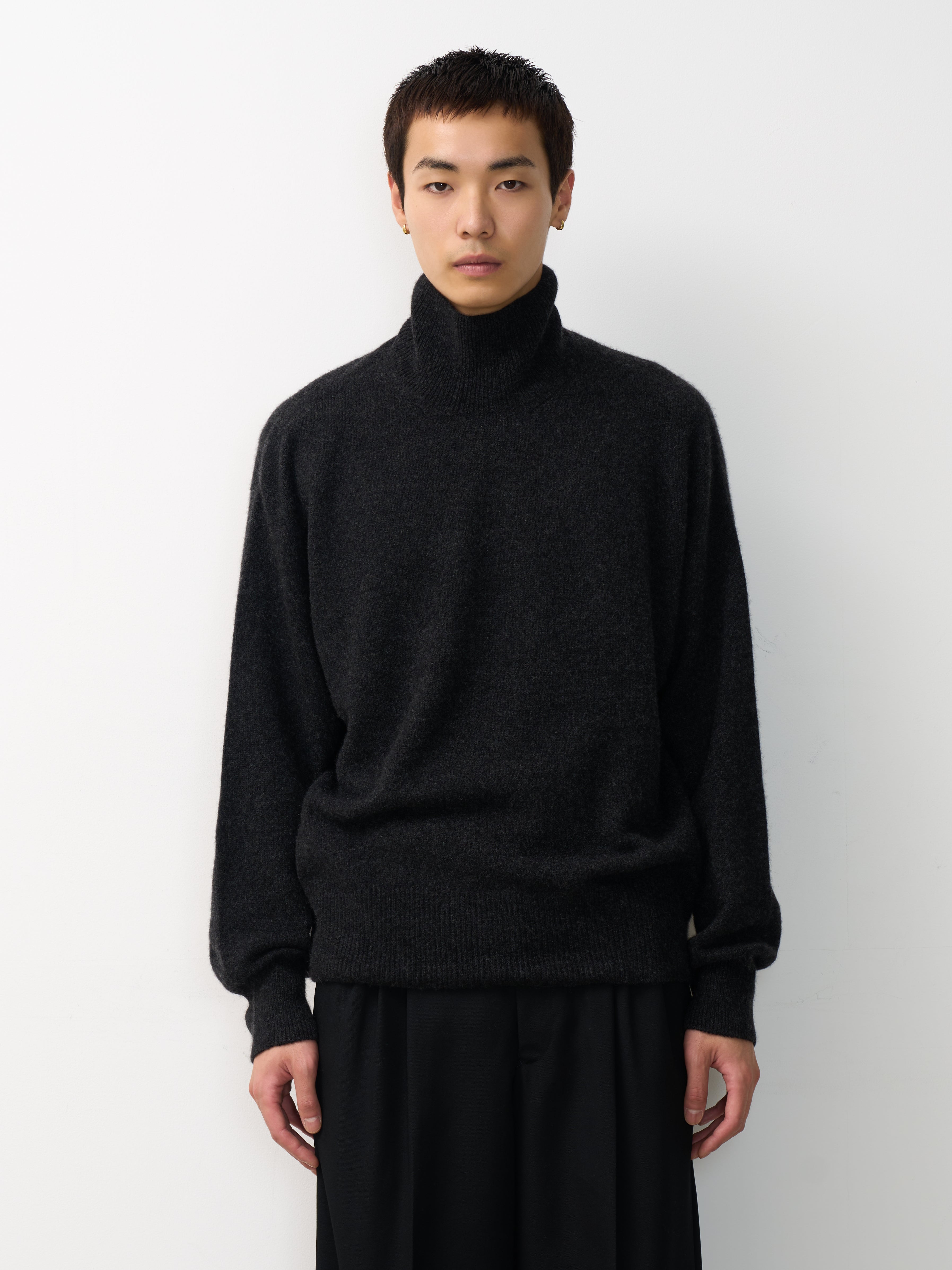 Cashmere Wholegarment Turtleneck Sweater | YOKE Ofiicial Website