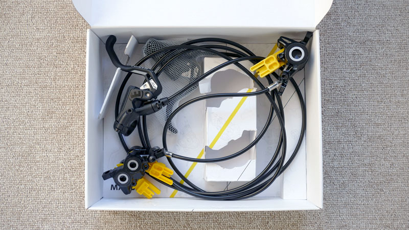 ホースカットもエア抜きも楽勝!?油圧ブレーキをマグラ製に交換 | ヨロズバ