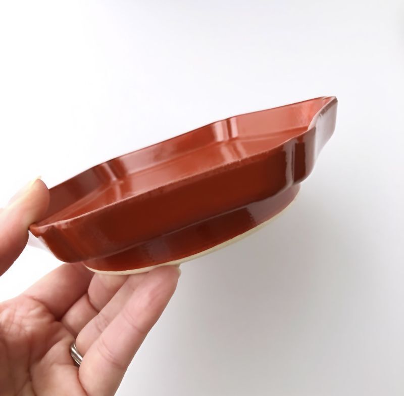 スタジオエムの器「椿 輪花皿 赤絵」
