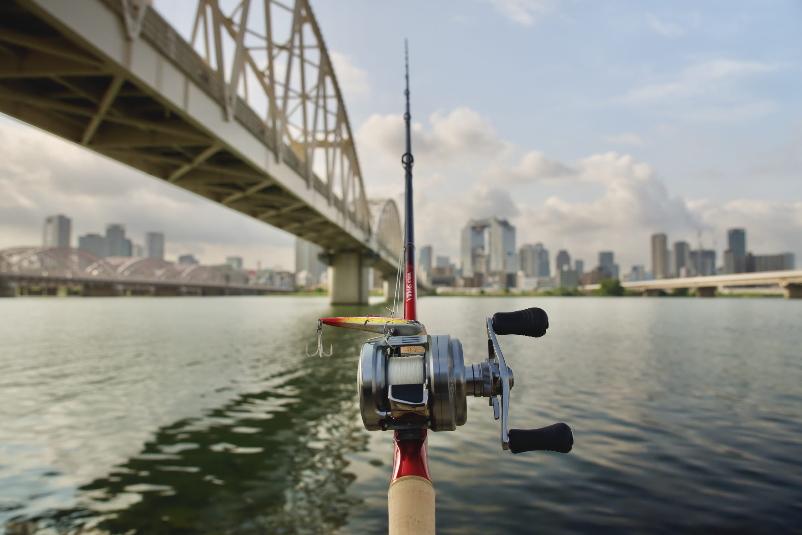 インプレ】ワールドシャウラ1832R-2は淡水から海まで使える万能竿 - K