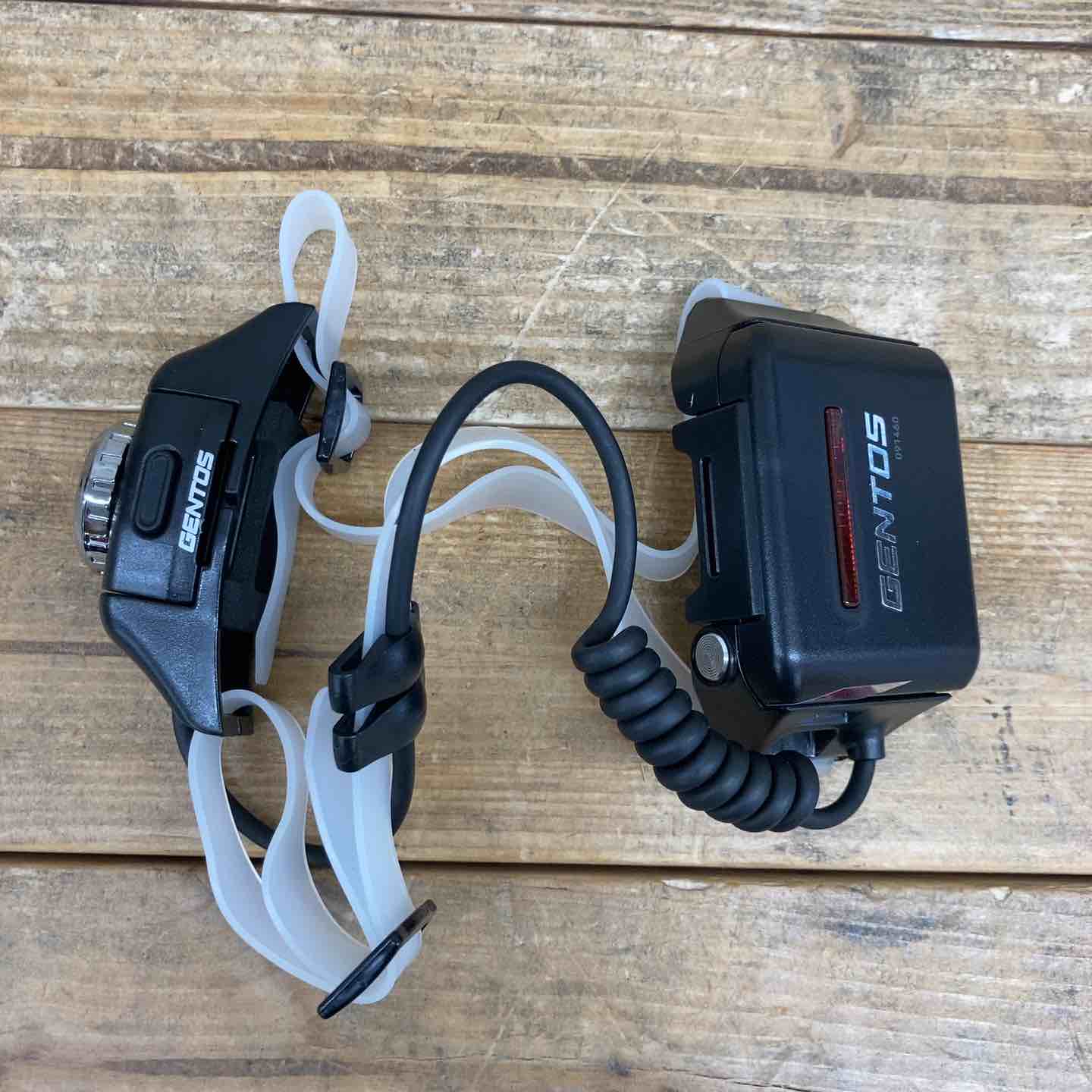 GENTOS(ジェントス) ヘッドライト 001RG 【明るさ300ルーメン/実用点灯