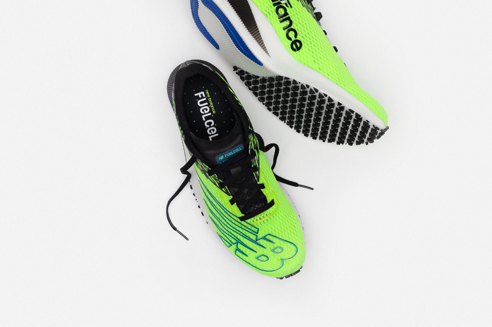 ニューバランス、カーボンプレート内蔵ランニングシューズ「FuelCell