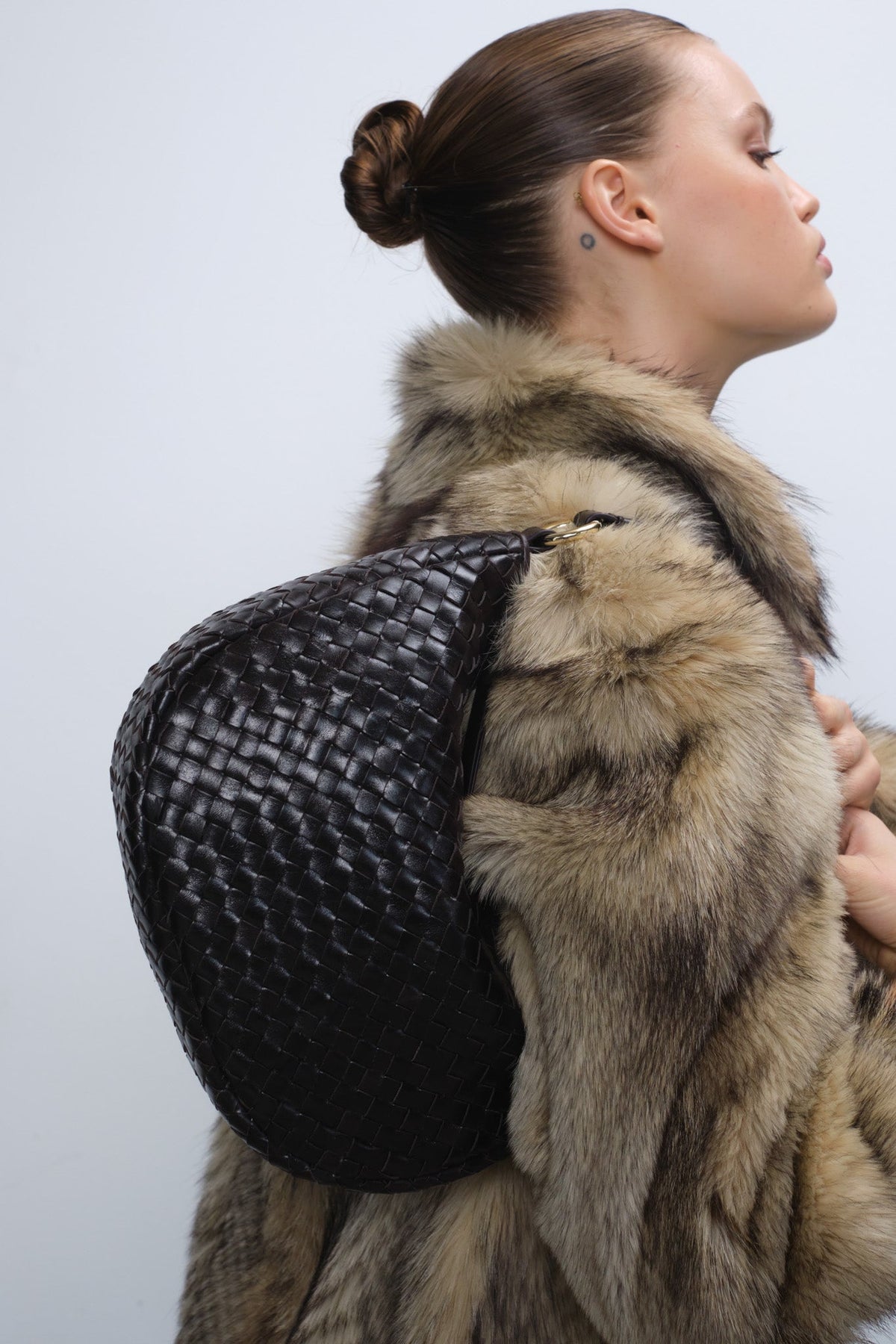 293926_DarkBrown_Model4_1200x.