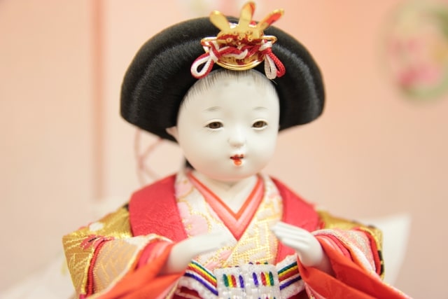 おすべらかしの雛人形ができあがりました。伝統工芸のお顔です