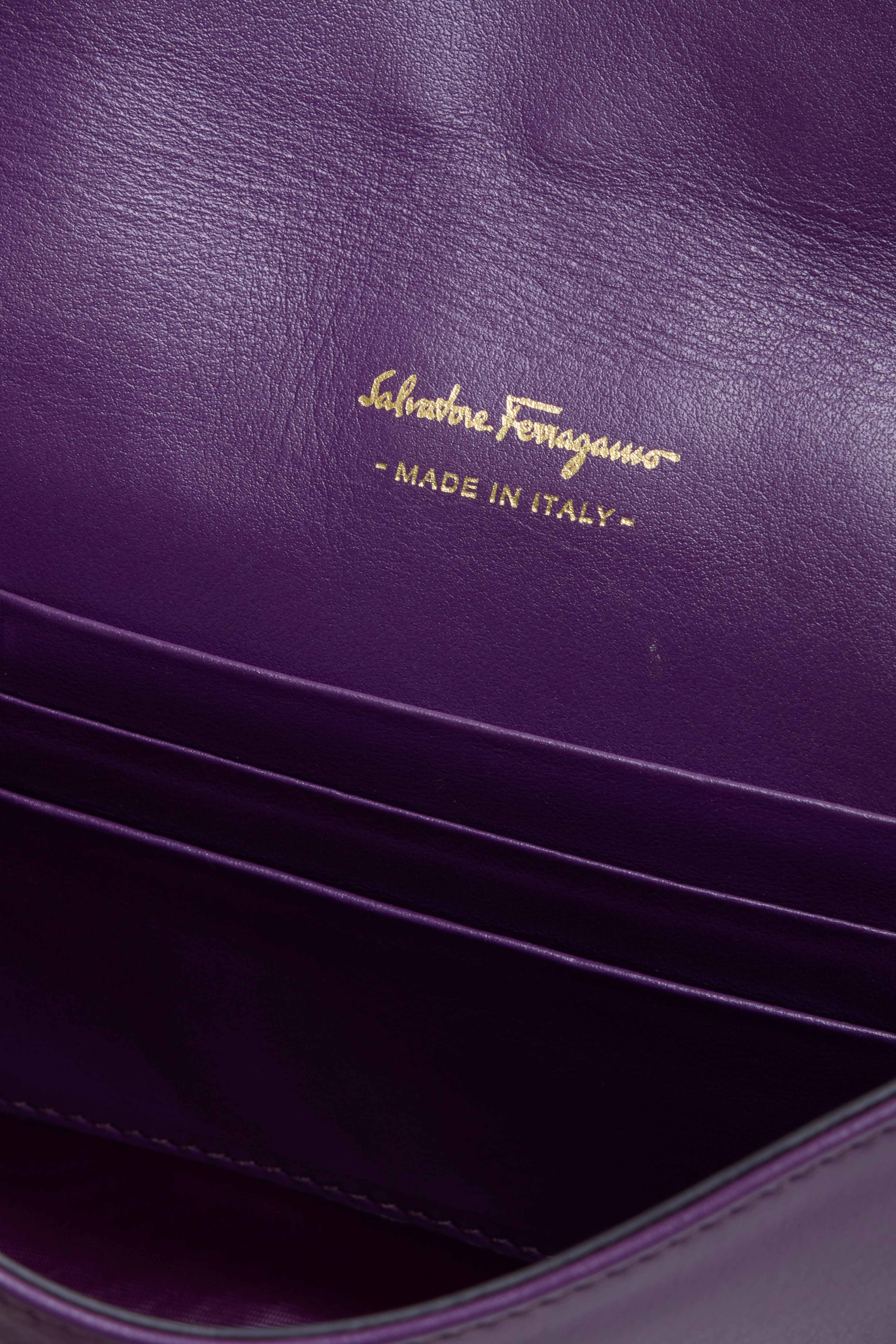 Ferragamo ガンチーニ金具チェーンショルダーバッグ