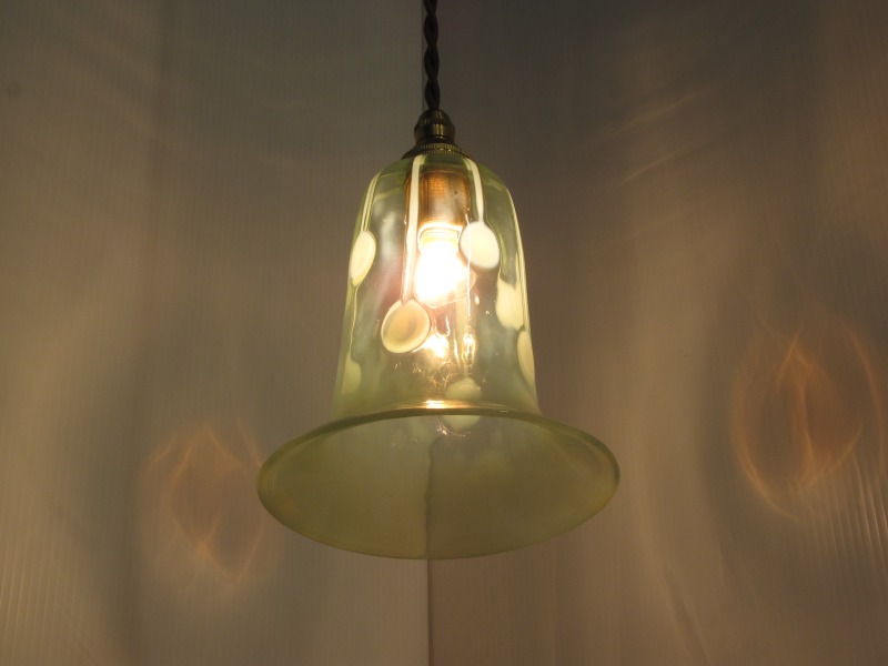 1920年代に作られたイギリスのアンティークランプシェード