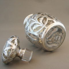 シルバーオーバレイ「銀装飾 香水瓶」《アンティックかとう》