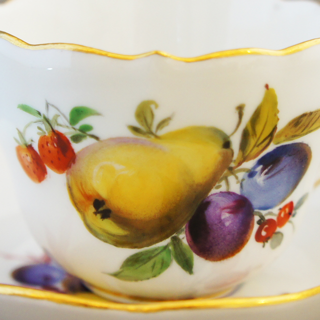 マイセン「フルーツ文 カップ&ソーサー」《アンティックかとう》