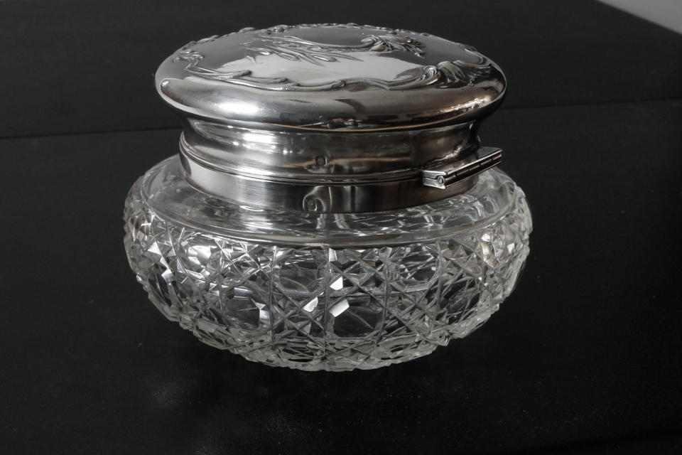 フランス「銀装飾 ボンボ二エール」《アンティックかとう》