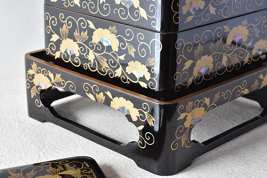 時代漆器 天然木製漆塗 螺鈿金蒔絵 花唐草総蒔絵 四段重箱 重箱台