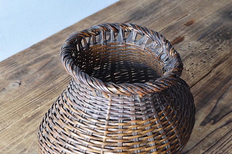 時代 魚籠花入 掛け花竹籠 - 生活骨董と古布のアンティークショップ