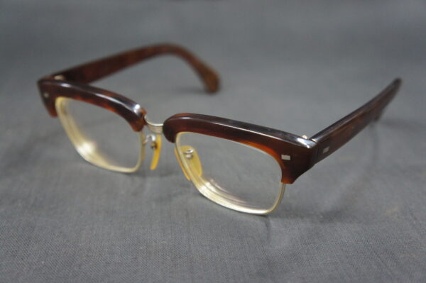 店頭にてべっ甲メガネK14WGを買取させて頂きました。 | 骨董品の買取