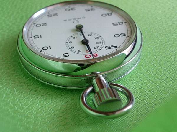 オメガ 自社キャリバー搭載 アンティークの手巻式ストップウォッチ 美