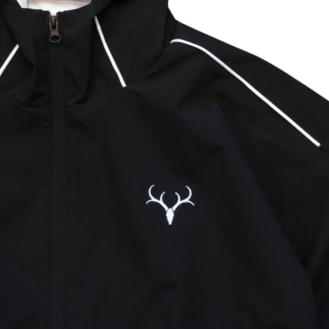 ウィンドブレーカー（ブラック×ホワイト） – 鹿島アントラーズFC