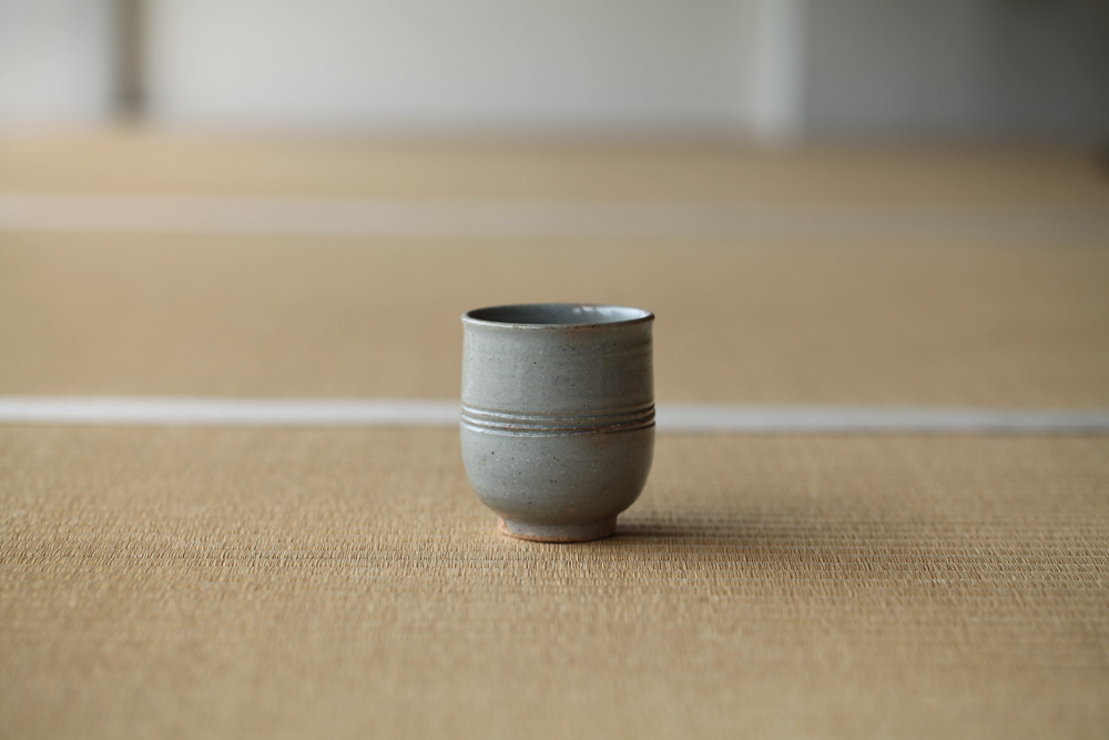 湯呑 月白釉 胴紐 朝日窯工房作｜朝日焼 〜京都・宇治の茶陶 遠州七窯〜