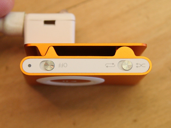 ASCII.jp：Apple Storeで5色の『iPod shuffle』が販売開始！