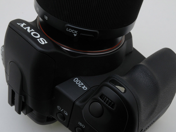 ASCII.jp：できのいい末っ子──写真で見るソニー「α200」 (1/4)