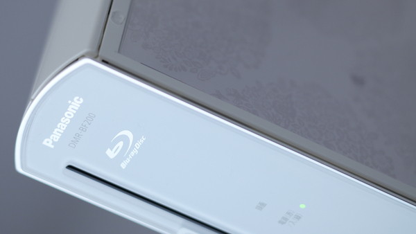 ASCII.jp：7万円のおしゃれ系BDレコ！ パナソニック「DMR-BF200」 (1/3)