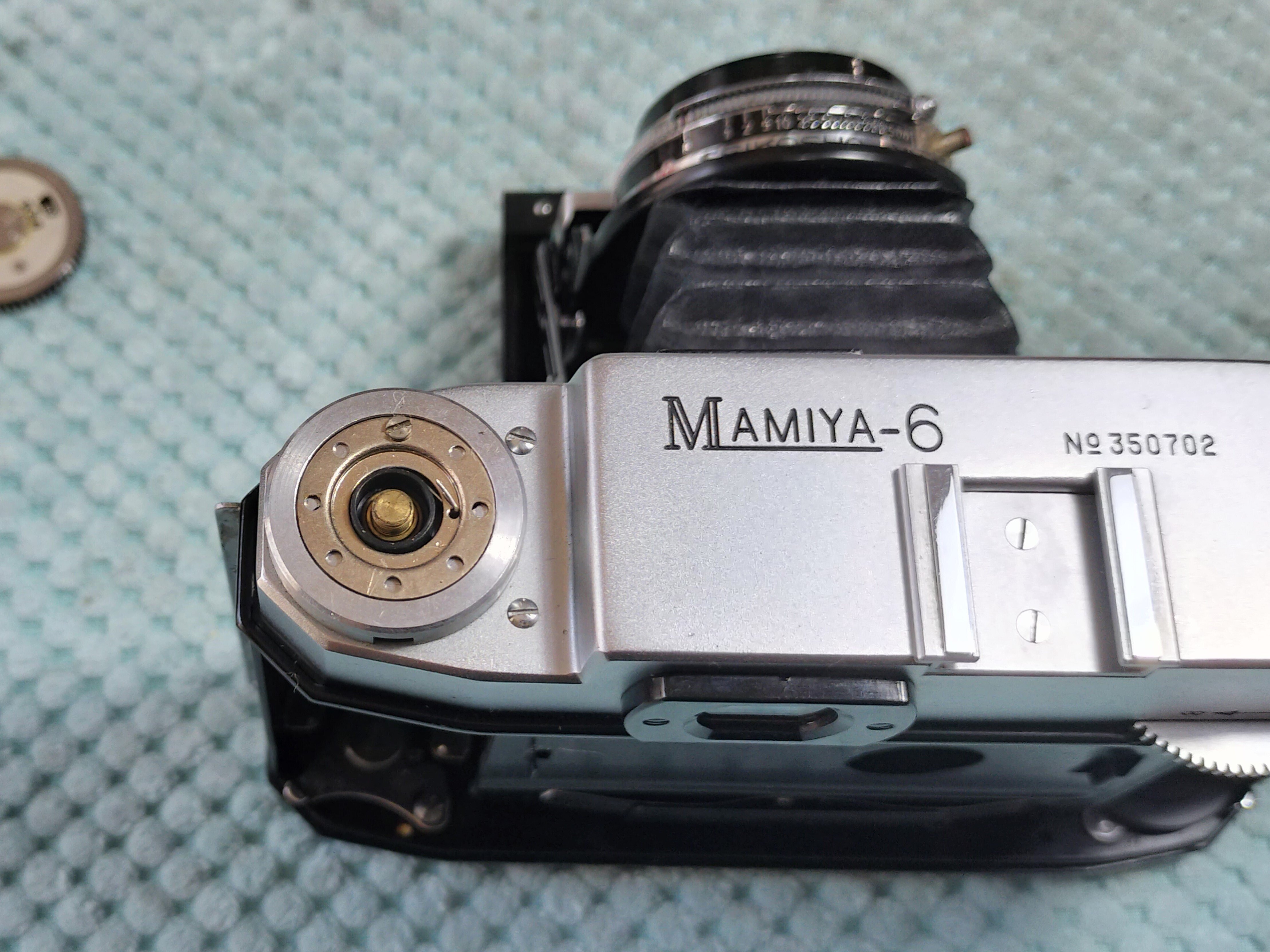 マミヤシックス オートマットの分解｜フィルムカメラ修理のアクアカメラ